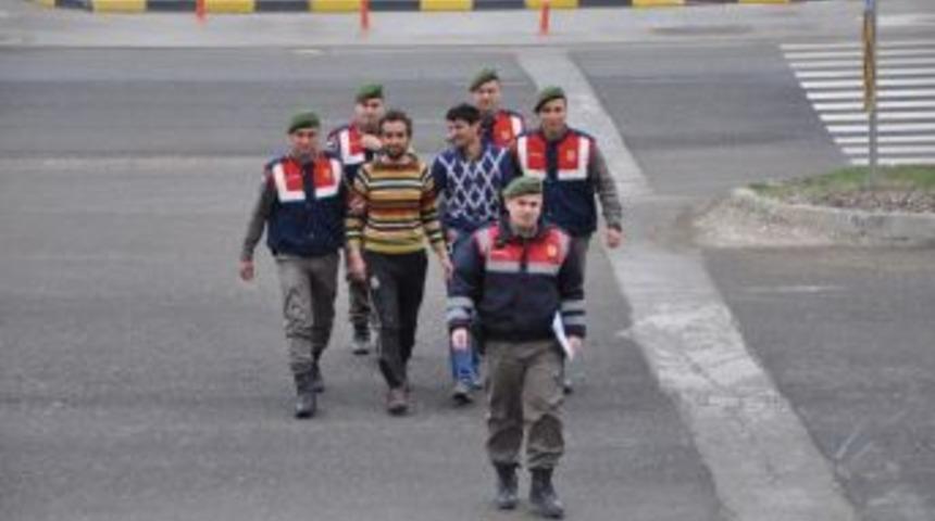 Boz&uuml;y&uuml;k&rsquo;te Hırsızlık Zanlıları Tutuklandı