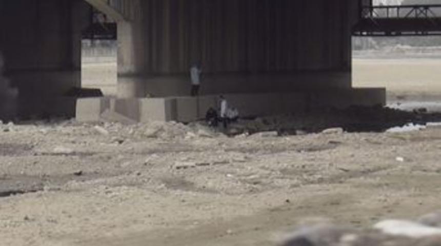 Nehirde Bulunan El Bombası Kontroll&uuml; Olarak İmha Edildi