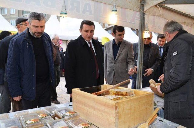 Başkan Bakıcı 1. Hamsi Ve Yöresel Lezzetler Festival Alanını Gezdi