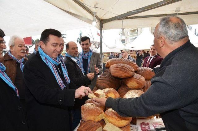 Başkan Bakıcı 1. Hamsi Ve Yöresel Lezzetler Festival Alanını Gezdi