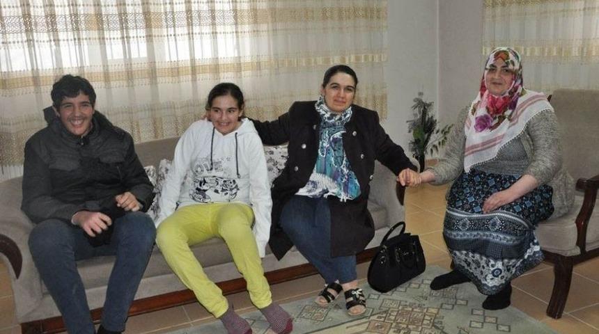 Vali Yavuz&rsquo;un Eşinden Engelli Ailelerine Ziyaret