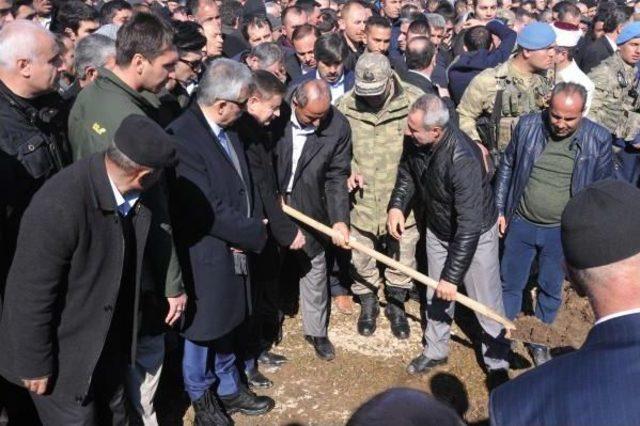 Saldırıya Uğrayan Ak Partili Başkanın Ağabeyi Toprağa Verildi