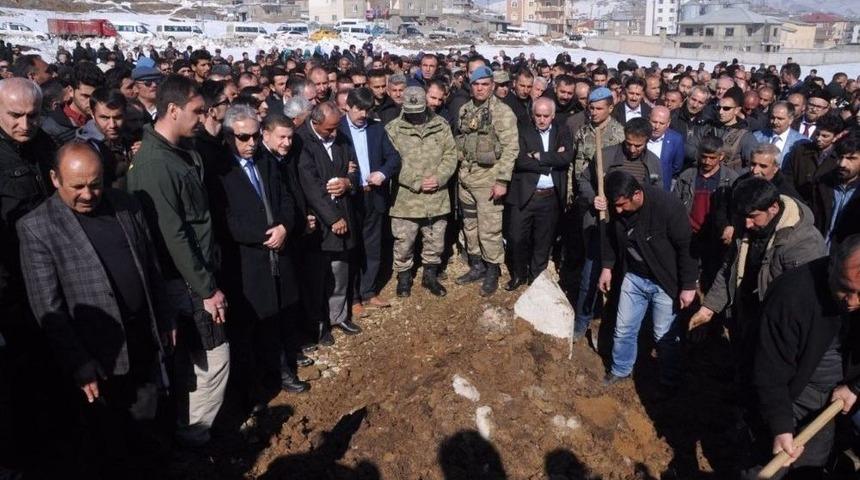 Ak Parti&rsquo;li Başkanın Ağabeyi Toprağa Verildi