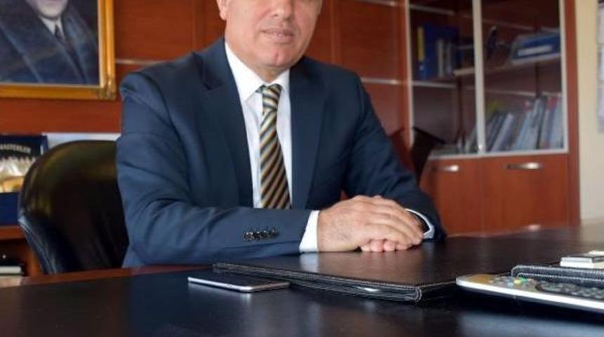 Parmağındaki Y&uuml;z&uuml;ğ&uuml;n&uuml; Şehitler Okuluna Bağışladı