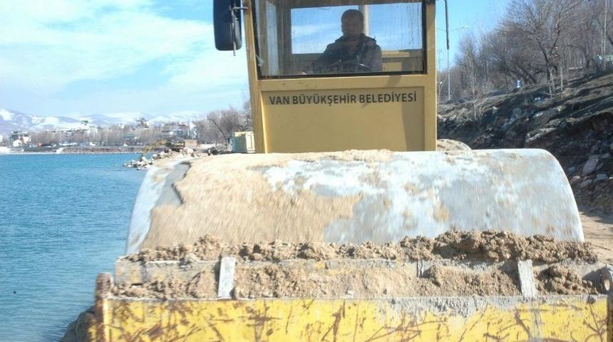 Edremit Sahili G&uuml;zelleşiyor