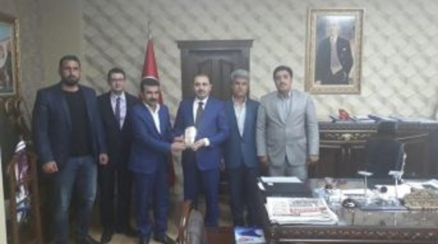 K&ouml;y Korucularından, Başsavcı Uğurhan Kuş&rsquo;a Plaket