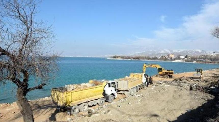 Van Gölü Plajlarının Düzenlenmesine Başlandı