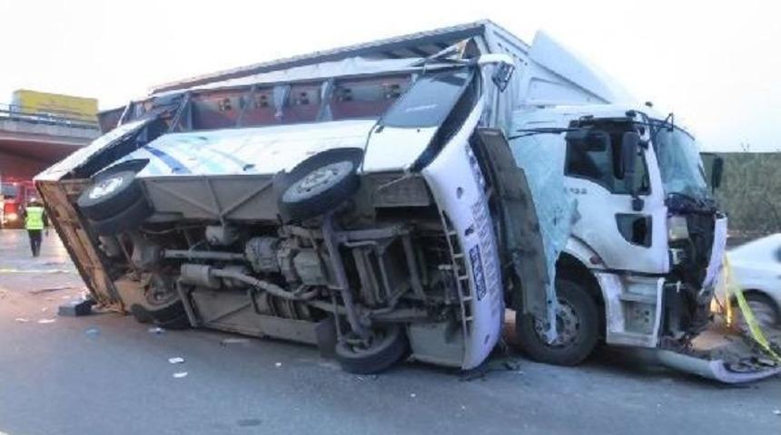 Tuzla'da Servis Minib&uuml;s&uuml; Kamyona &Ccedil;arptı: 27 Yaralı(&Ouml;zel)