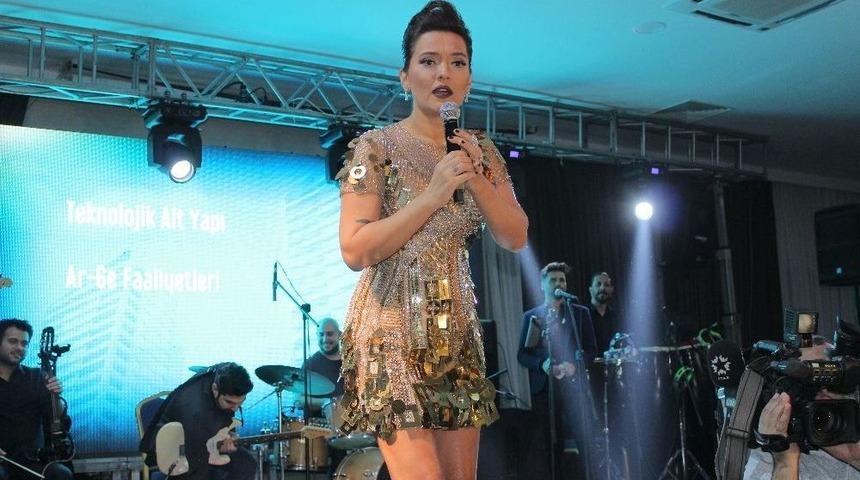 Demet Akalın Elazığ&rsquo;da Konser Verdi