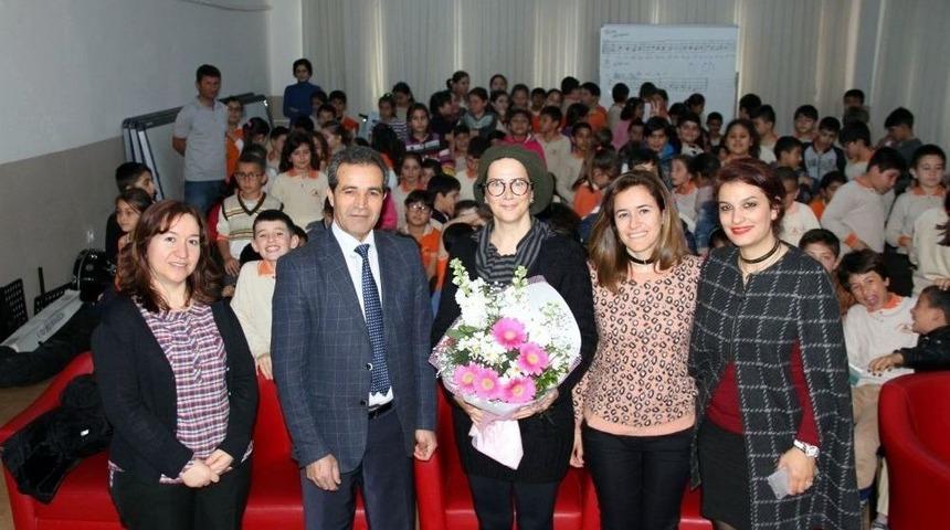 Janset, Dat&ccedil;a Kazım Yılmaz İlkokulu Kariyer G&uuml;nlerine Konuk Oldu