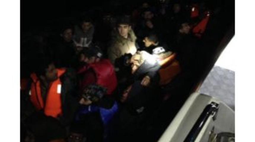 Kuşadası K&ouml;rfezi&rsquo;nde Ka&ccedil;ak G&ouml;&ccedil;men Operasyonu