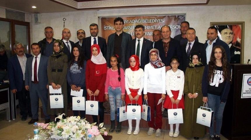 Şiir Yarışmasında Dereceye Girenlere &Ouml;d&uuml;lleri Verildi