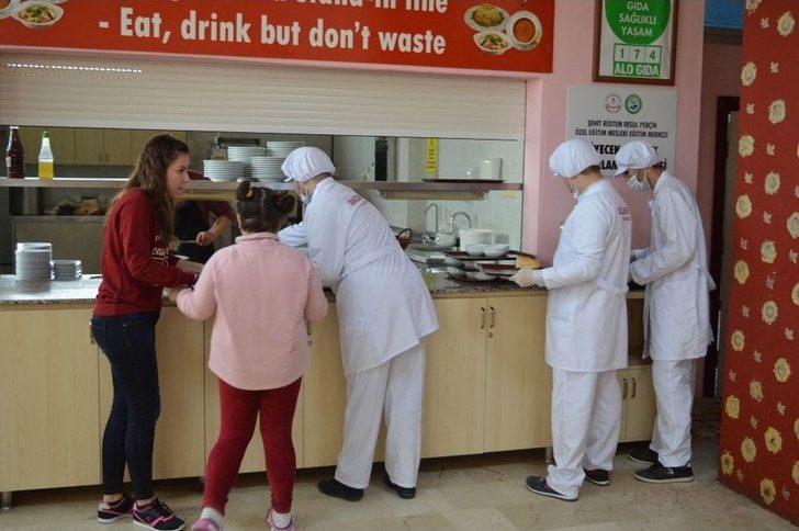 (özel Haber) Özel Öğrenciler Okulda Pratik Yaparak Mesleği Öğreniyor G5