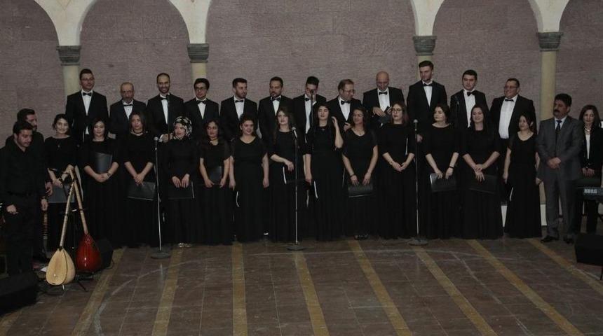 Nevşehir&rsquo;de T&uuml;rk Halk M&uuml;ziği Konseri B&uuml;y&uuml;k Beğeni Topladı