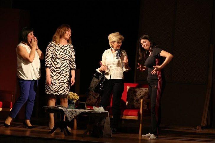 Kadınların Dostluk Hikayesi Sahnede G1