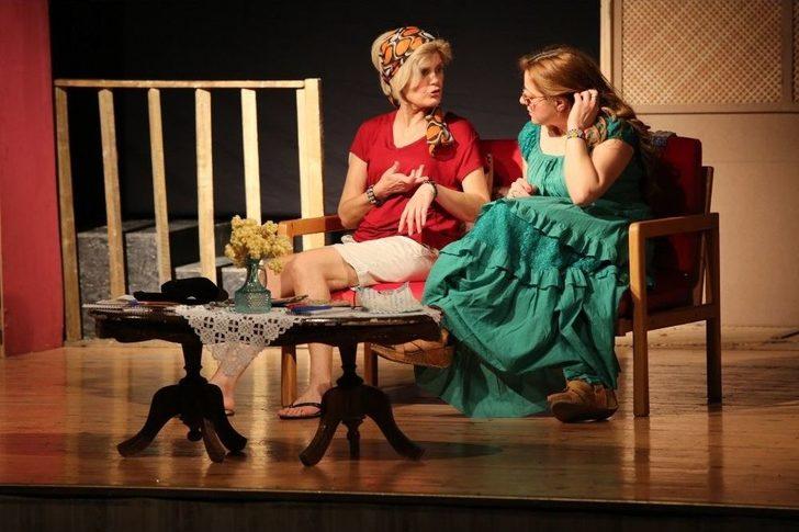 Kadınların Dostluk Hikayesi Sahnede G2