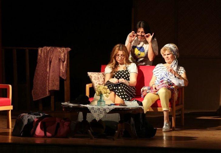 Kadınların Dostluk Hikayesi Sahnede G3