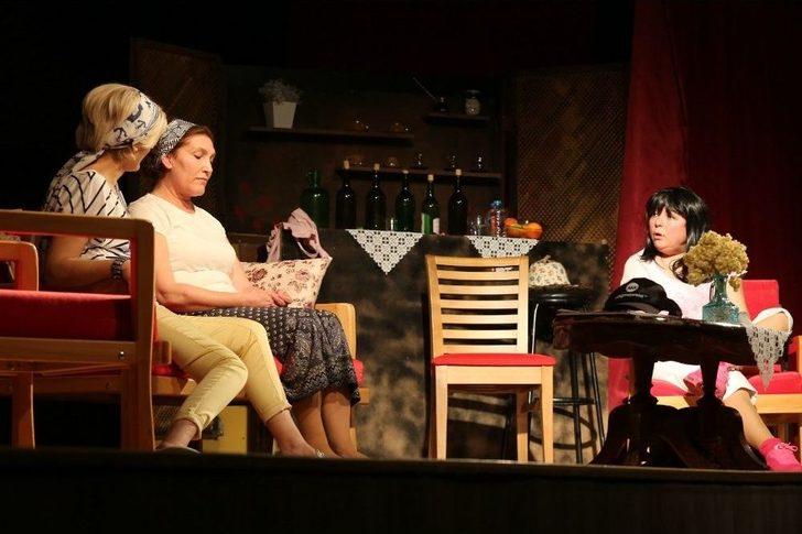 Kadınların Dostluk Hikayesi Sahnede G5