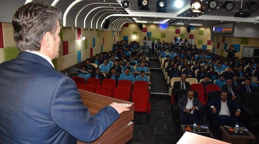 Başkan Şenocak Mesleki Eğitimin &Ouml;nemine Değindi