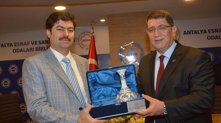 G&uuml;mr&uuml;k Ve Ticaret Bakanlığı Esnaf Ve Sanatk&acirc;rlar Genel M&uuml;d&uuml;r&uuml; Necmettin Erkan: