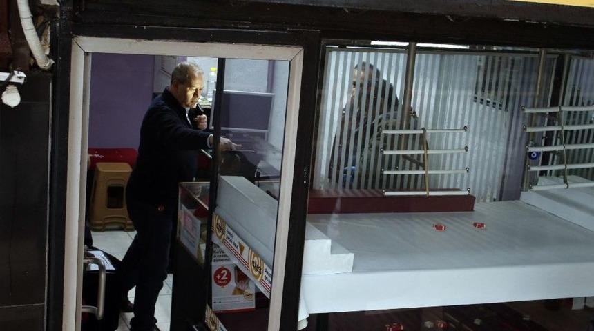 Kasayı A&ccedil;amayan Hırsız Kamera Kayıtlarının Olduğu Bilgisayarı G&ouml;t&uuml;rd&uuml;