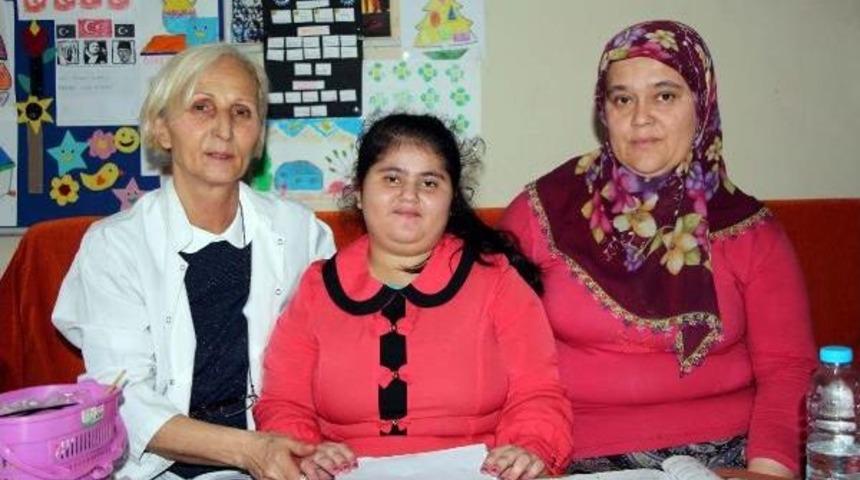 Mine, Annesinin B&ouml;breği Ile Yaşama Tutundu