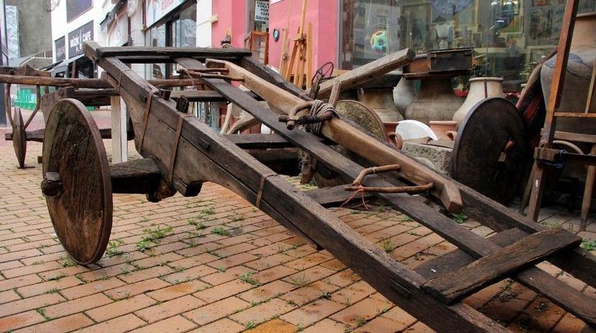 Antika D&uuml;kkanında Tarihe Yolculuk