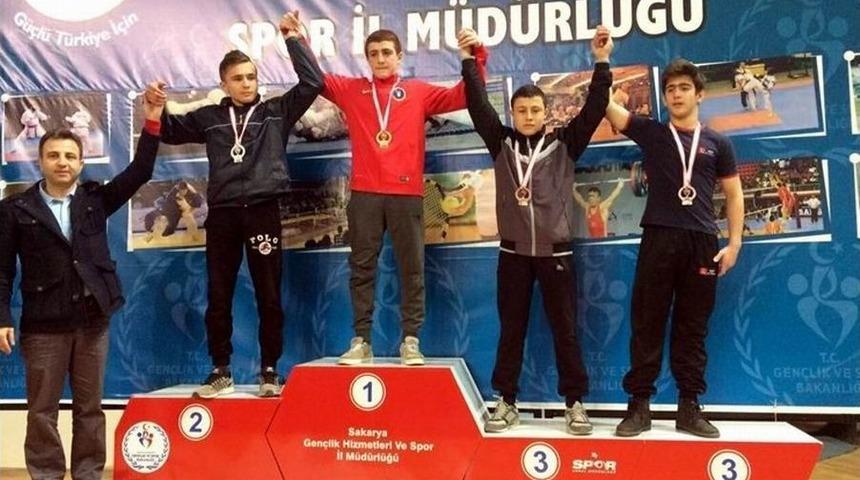 Tekirdağlı Tenis&ccedil;iler Sakarya&rsquo;da Madalyalarla D&ouml;nd&uuml;ler