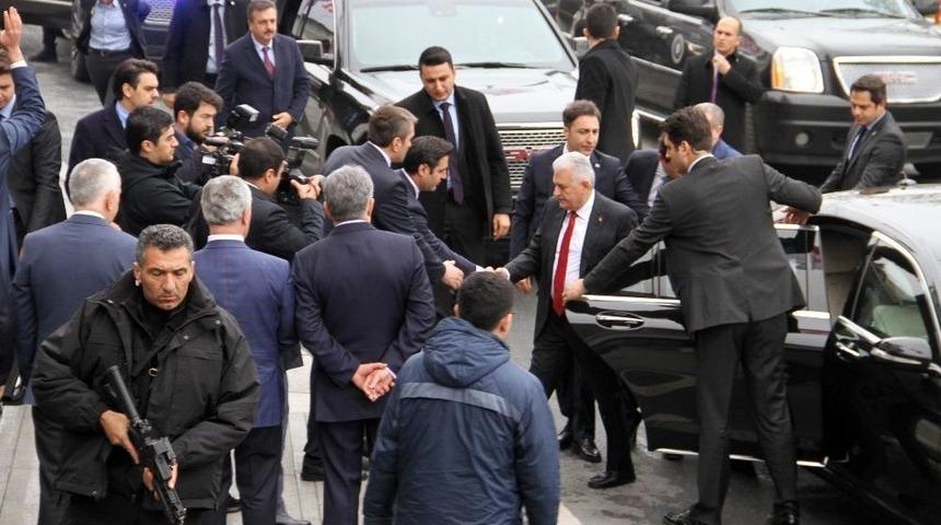 Başbakan Binali Yıldırım, Ak Parti İstanbul İl Başkanlığı&rsquo;nda