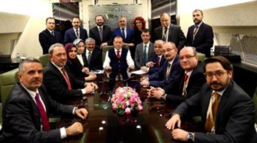 Cumhurbaşkanı Erdoğan, Rusya D&ouml;n&uuml;ş&uuml; Gazetecilerin Sorularını Cevapladı