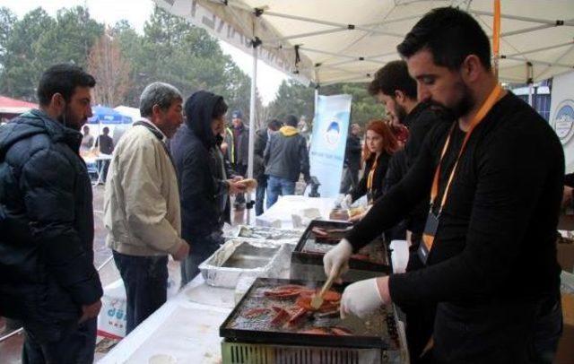 Tarım Fuarında Sucuk Kuyruğu