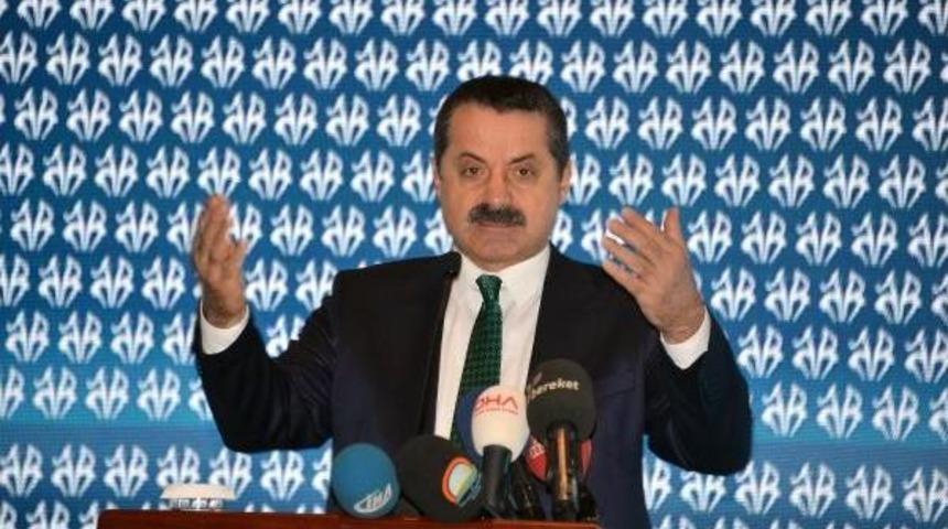 Bakan &Ccedil;elik'ten 'yemeyin, I&ccedil;meyin' Diyenlere Tepki