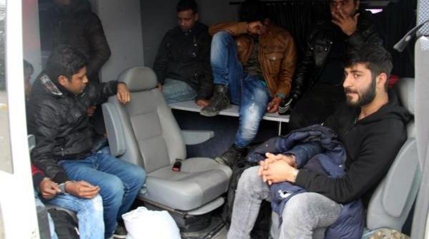 Barınma Evine G&ouml;t&uuml;r&uuml;len Ka&ccedil;aklardan 2&rsquo;Si Firar Etti