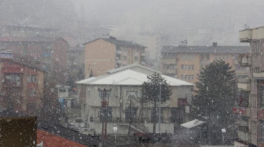 Hakkari&rsquo;de Mart Ayında Kar S&uuml;rprizi