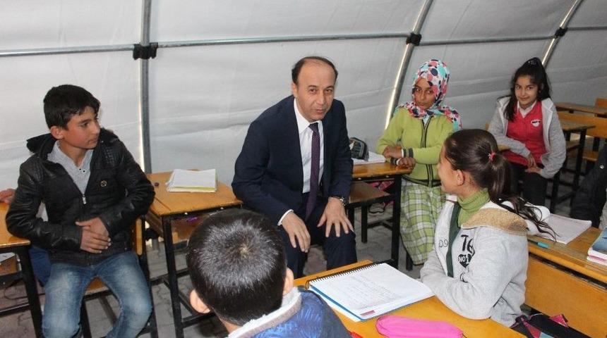 Vali Erin, &Ccedil;adırda &Ouml;ğretmenlik Yaptı