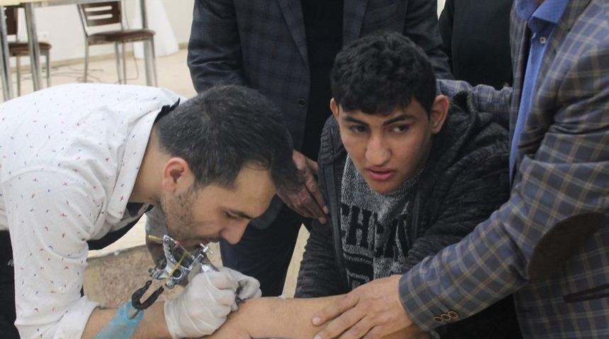 Niğde Belediyesi 100 Engelli &Ccedil;ocuğa &lsquo;sevgi İzi&rsquo; D&ouml;vmesi Yaptırdı