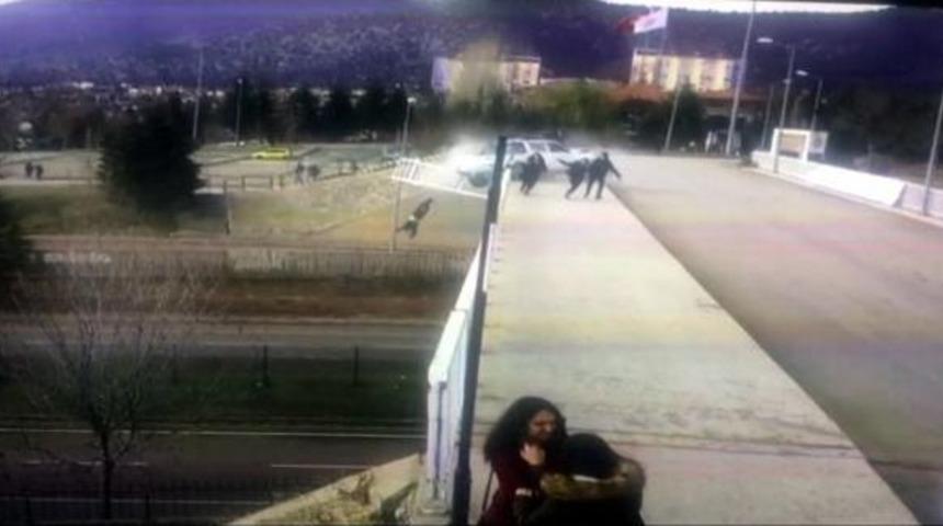 Viyad&uuml;kteki &Ouml;l&uuml;ml&uuml; Kazada 17 Yaşındaki S&uuml;r&uuml;c&uuml; Tutuklandı