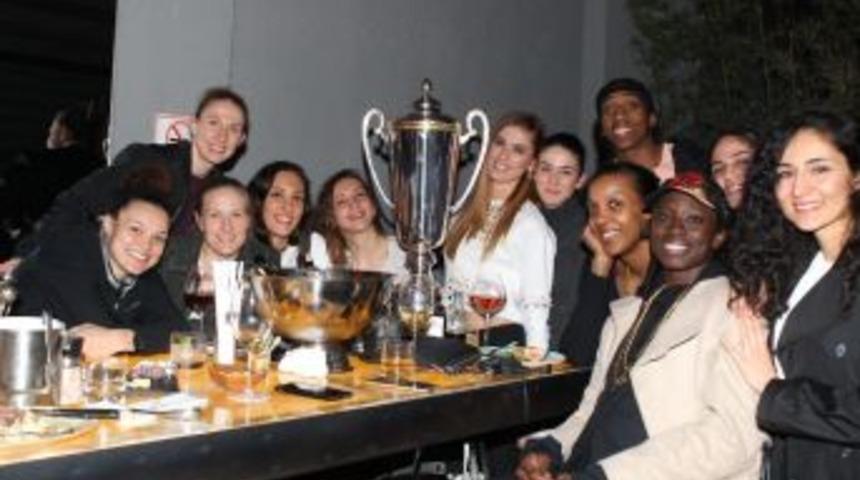 Yakın Doğu &Uuml;niversitesi&rsquo;nden Kupa Kutlaması