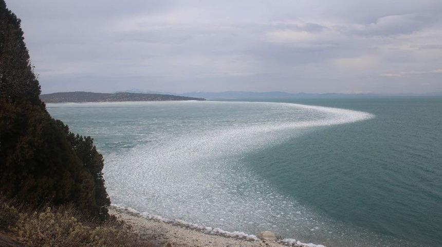 G&ouml;l&uuml;n İki Yakasında İki Farklı Manzara
