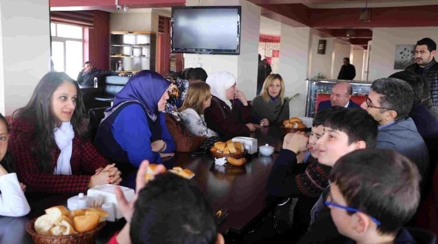 Ak Parti Kadın Kolları Genel Başkan Yardımcısı Polat&rsquo;tan Kaymakam &Ccedil;etin&rsquo;e Ziyaret