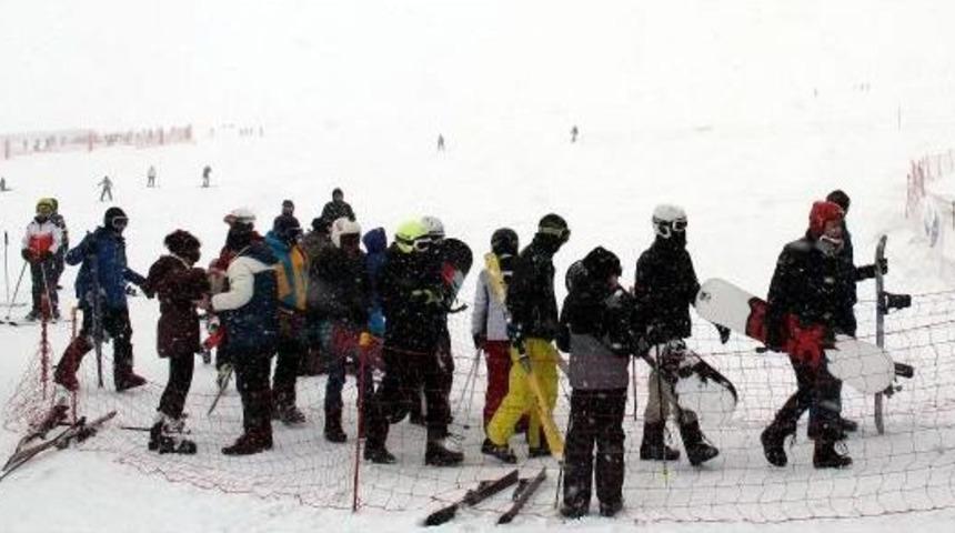 Erciyes&rsquo;E Mart Karı Yağdı