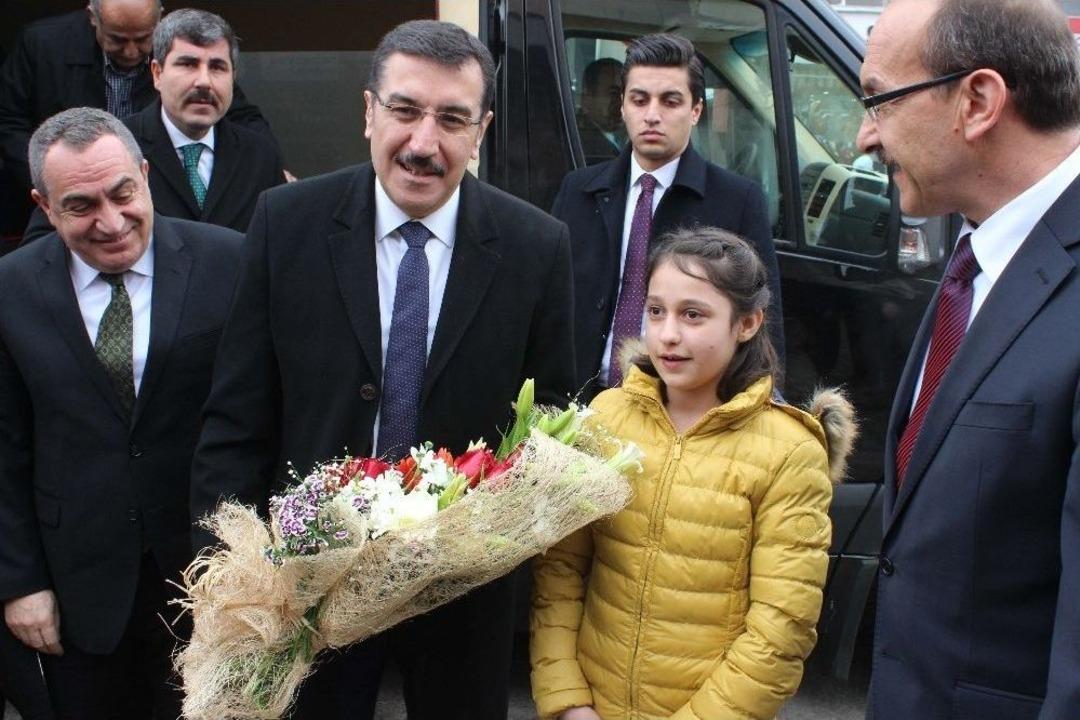 G&uuml;mr&uuml;k Ve Ticaret Bakanı T&uuml;fenkci, Muş&rsquo;ta