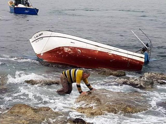 Teknesini Kurtarmak Için Dalgalarla Boğuştu