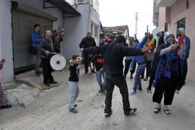 Cami Nöbeti Tutan Nineye Yardım Eli