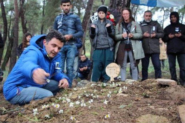 Sahte Içkiden Ölen Dövmeci Toprağa Verildi