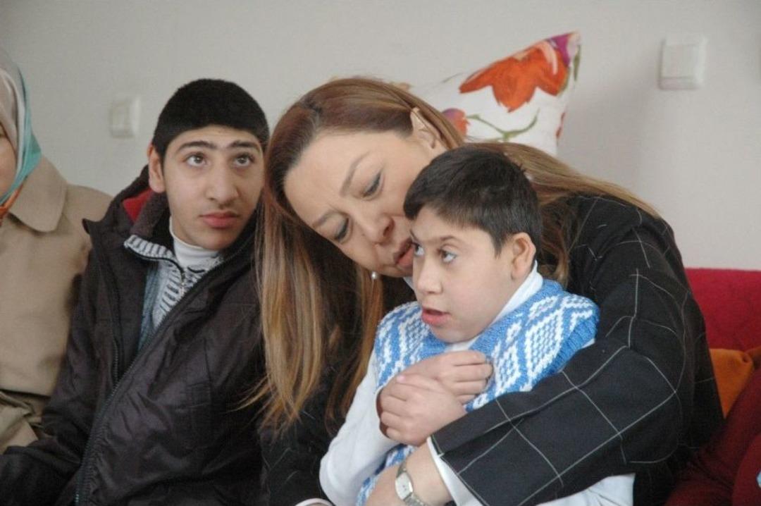 Ak Partili &Ccedil;alık Van&rsquo;da Şehit Aileleri Ve Esnafı Ziyarete Etti