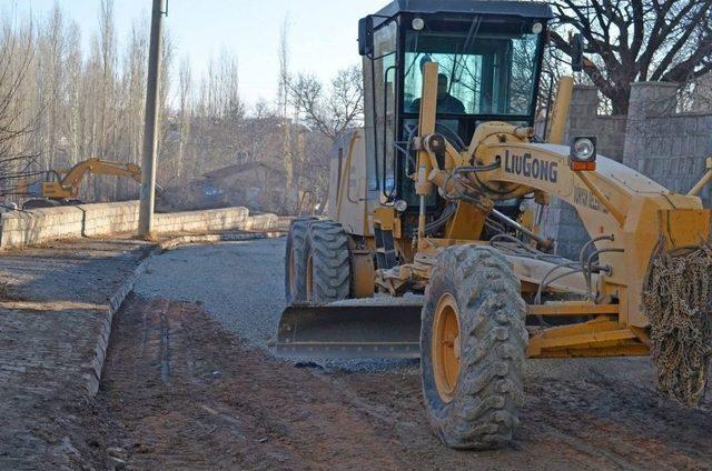 Bünyan Belediyesi Yol Bakım Onarım Çalışmalarına Devam Ediyor