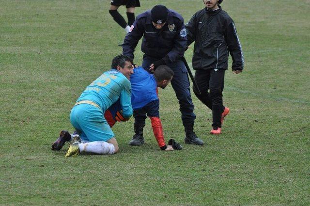 Yozgat’ta Amatör Küme Maçında Saha Karıştı