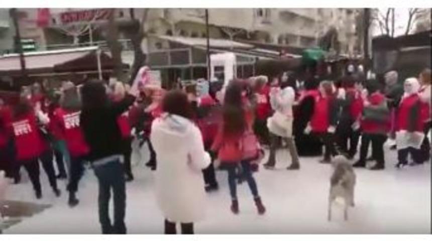 &rsquo;evet&rsquo; Kampanyası Ger&ccedil;ekleştiren Ak Partili Gen&ccedil;lere Saldırı