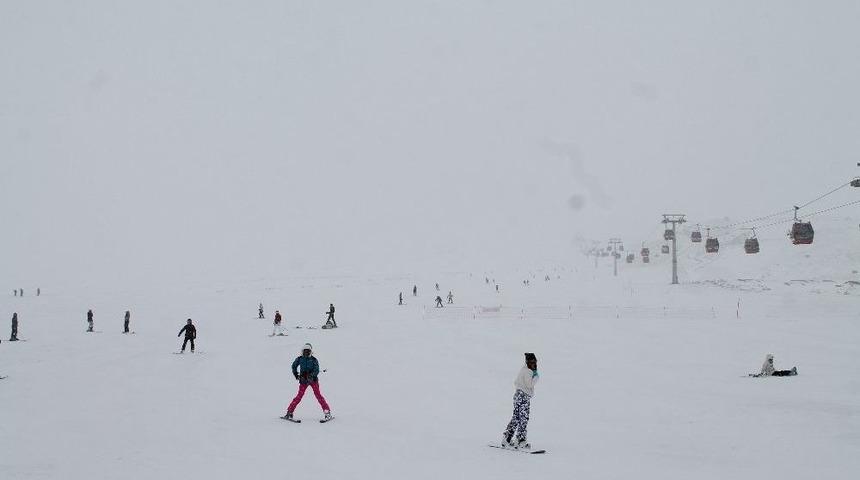 Erciyes&rsquo;e Mart Karı
